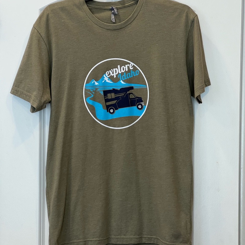 Mens short sleeve shirt.